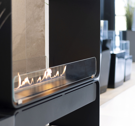 Rechte Seite Glasscheibe mit Flamme Austin Schwarz Flamme des Bioethanolbrenners Austin